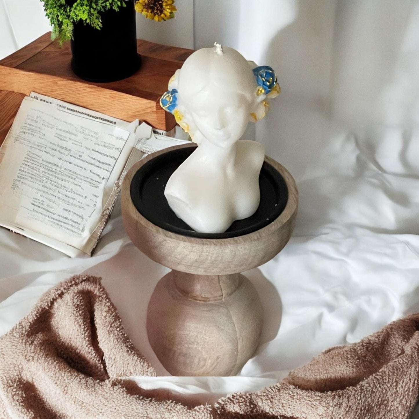 Female Bust candle, Handmade Gift, Aesthetic Decor, Decorative Candle, Birthday gift, Home Decor, Soy Wax Candles, Flowers, Aroma candles